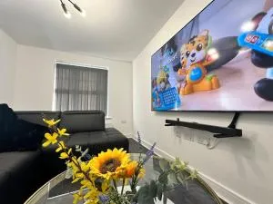 Charming Full House in Middleton Manchester - Castleton