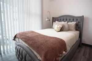 Gold Rabbit at 26, City Views and Wonderland Vibes!