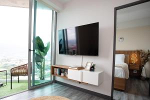 Serenitas at 20, City Views and Wonderland Vibes!