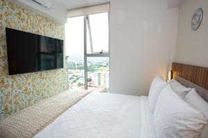 Serenitas at 20, City Views and Wonderland Vibes!