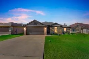 New Modern Bohemian Home Minutes from Epic Waters Indoor Park, Andretti Indoor Karting & Games, AT&T Stadium, Globe Life, Six Flags, Texas Life - 大草原城