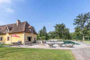 Villa avec piscine en forêt, 2H Paris,