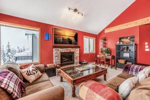 Fresh Tracks Retreat - Ski In Out Mtn View & Private Hot Tub