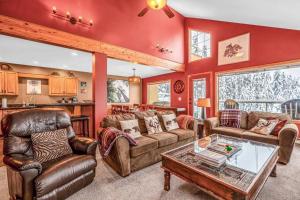 Fresh Tracks Retreat - Ski In Out Mtn View & Private Hot Tub