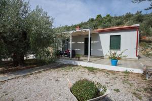 Aigaio Villa Between the Aegean Blue and Olive Grove