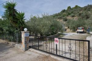 Aigaio Villa Between the Aegean Blue and Olive Grove