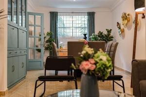 Large Group-Friendly Home with Stunning Rooftop