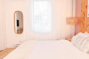#4 - Quaint Studio - Self Check in - Plateau - St-Denis - AC - TV