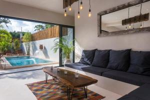 Jungle 3BR Villa, Garden & Pool, La Veleta