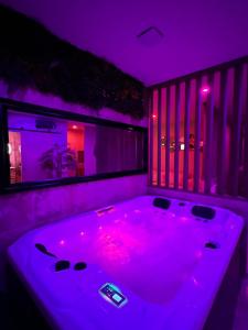 Love hotels Le boudoir suite&spa : photos des chambres
