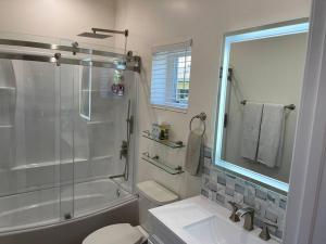 Elegant private studio with private entrance and pool access