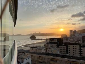 Vista Mar Unlimited Frente Mar Ar Condicionado Garagem Arrumação Andar Alto e piscina aquecida, sauna e muito mais!