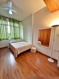 Hius 205 -300 metros da praia