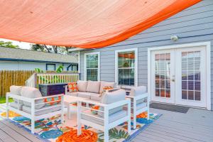 3 Mi to Dtwn San Antonio Home with Deck and Casita!