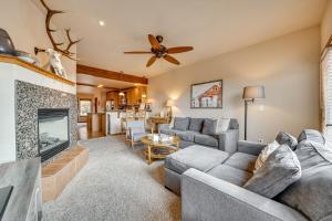 6 Mi to Winter Park Resort: Townhome w/ Hot Tub!