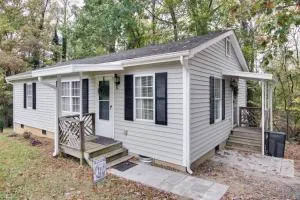 Near Lake Wylie - Updated Cottage with Yard! - York