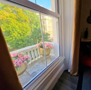 Stylish & Cosy Hyde Park Home by Tube Metro Stations with Elevator - Lift