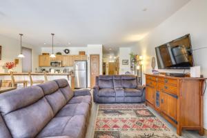Ski & Explore: Silverthorne Gem w Hot Tub Access!