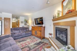 Ski & Explore: Silverthorne Gem w Hot Tub Access!