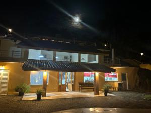 Linda Chácara - pé na água na represa de Igaratá