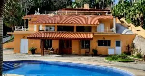 Linda Chácara - pé na água na represa de Igaratá - 雅卡雷伊