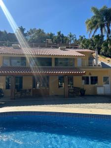 Linda Chácara - pé na água na represa de Igaratá