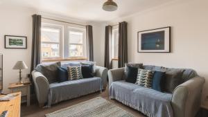 Modern 2-Bed Sleeps 4 - Pet Friendly & Parking