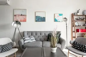 Chic Vibes in a Lakeside Townhouse - Ginninderra