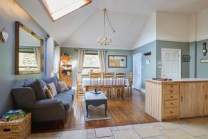Luxurious tranquil private sleeps 8 free parking