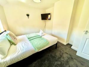 The Jungle by AltoLuxoExperience Short Lets & Serviced Accommodation With Free Parking