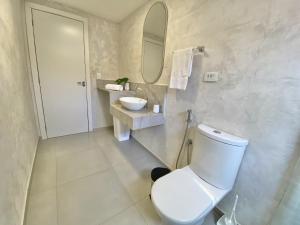 109 - Flat elegante na praia de Jaguaribe - Salvador