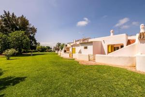 Vilamoura Beach Villa by nature with Olympic Pool