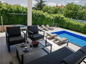 Modern Villa with pool and bubble bath 