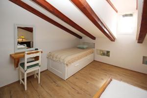 Apartments by the sea Baska, Krk - 23639