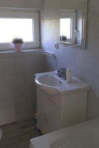 Apartments by the sea Povljana, Pag - 17222