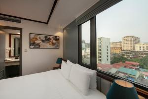 MAY DE VILLE Corner Hotel