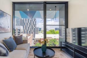 1BR Apt in Clayton Mel CBD with City view
