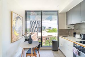 1BR Apt in Clayton Mel CBD with City view