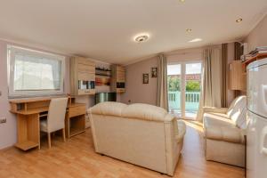 Apartments with parking space Vir - 18517