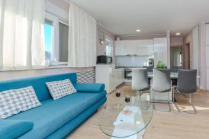 Apartments with parking space Vir - 18519