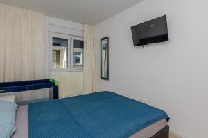 Apartments with parking space Vir - 18519