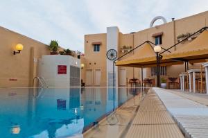 Mavina Hotel & Apartments