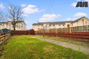Stylish 2 Bed Home with Garden
