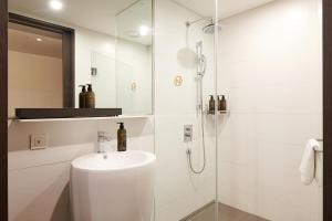 Phòng Hai Giường Đơn Gia Đình Theo Chủ Đề Rạp Chiếu Phim (Cinema Themed Family Twin Room)