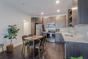 Cozysuites l Luxe 2BR in Downtown Cincinnati #4