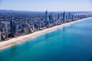 Prime Broadbeach Location wPool Free Onsite Parking