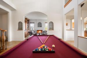 Villa Verdot by AvantStay Spectacular 6 BR Estate w Pool Hot Tub Tennis B-ball Courts