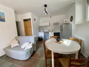 Appartements T2 charmant a Cambo-les-Bains, proche Thermes, WIFI, 2 couchages - FR-1-495-146 : photos des chambres