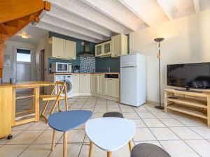Appartements Etel - Duplex 3 pieces avec piscine, parking et balcon a 600m de la plage - FR-1-479-176 : photos des chambres