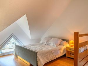 Appartements Etel - Duplex 3 pieces avec piscine, parking et balcon a 600m de la plage - FR-1-479-176 : photos des chambres